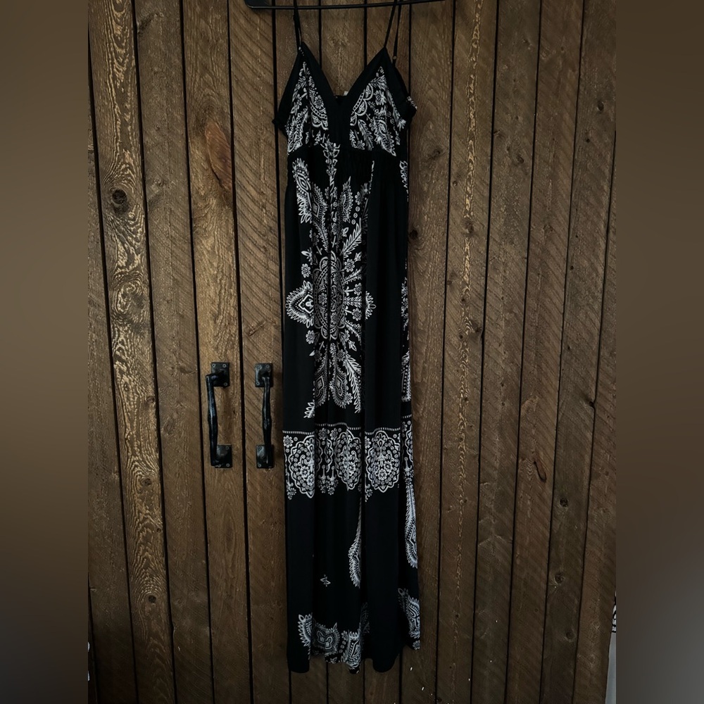 Elegant Black and White Maxi Dress